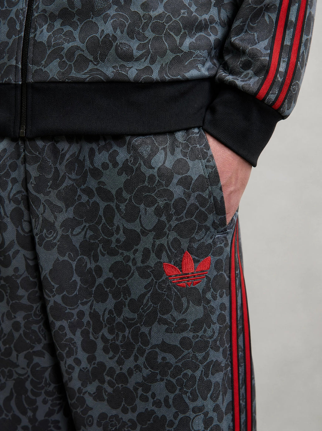 Adidas Kamuflaj Desenli Fermuarlı Eşofman Takımı Siyah Kırmızı
