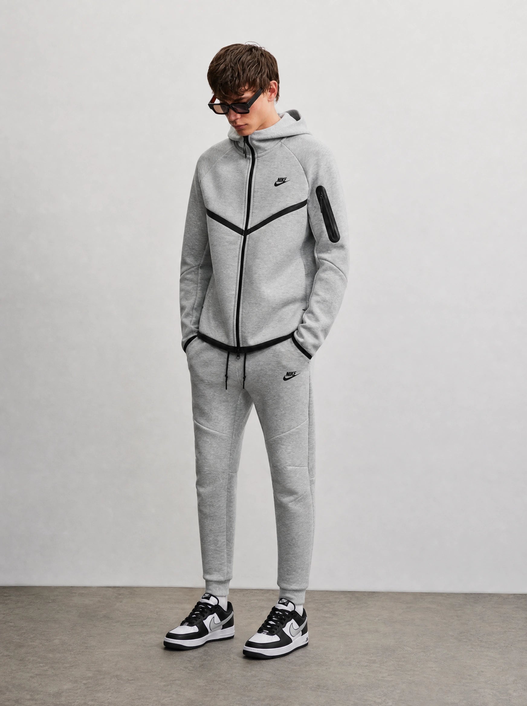 2026 Nike Tech Fleece Gri